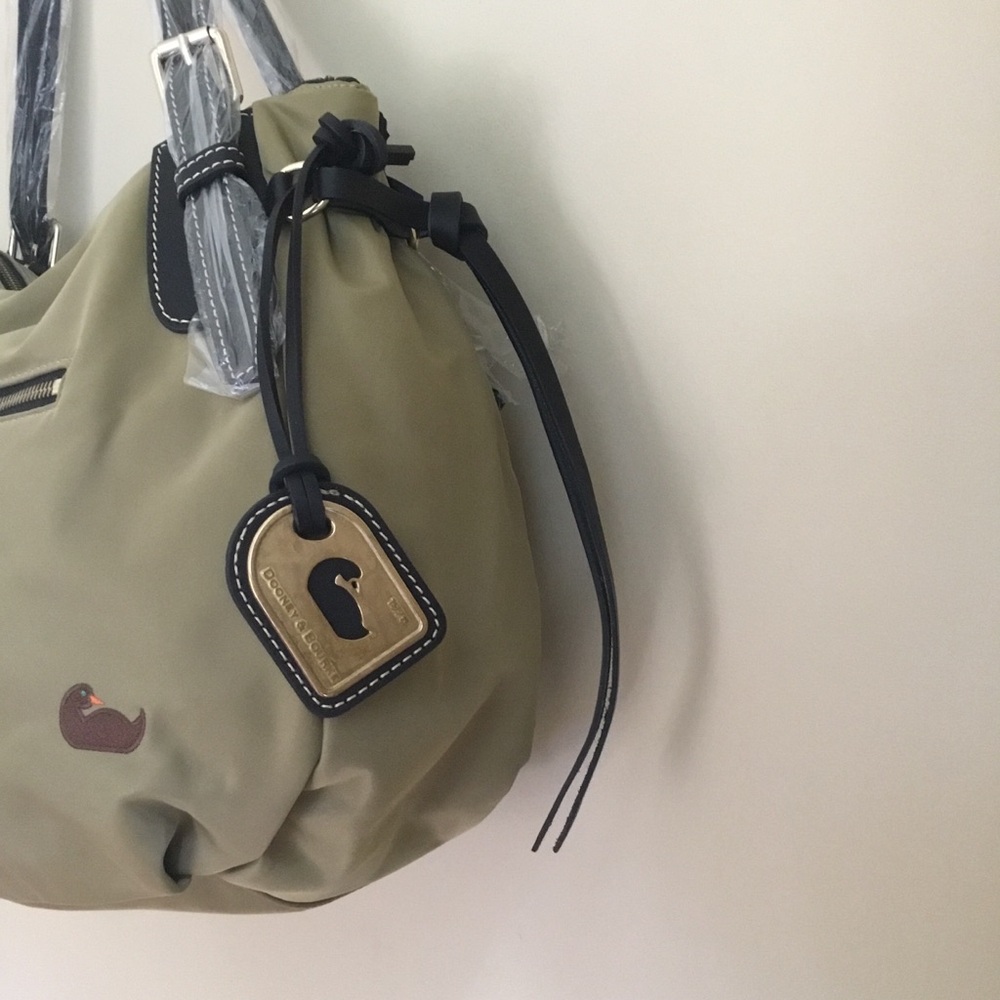 Authentic Dooney & Bourke Large Nina Nylon Leather Trim Bag - Picture 4 of 16